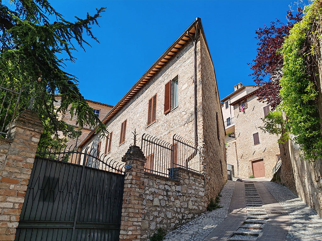 rifacimento del tetto al monastero di Trevi Perugia